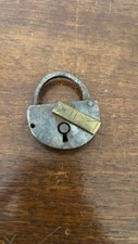 cadenas ancien en fer sans clé