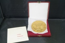 SUPERBE  coffret LA FRANCE ENCHAINNEE ET LA FLAMME DE RESISTANCE  doré à l'or  