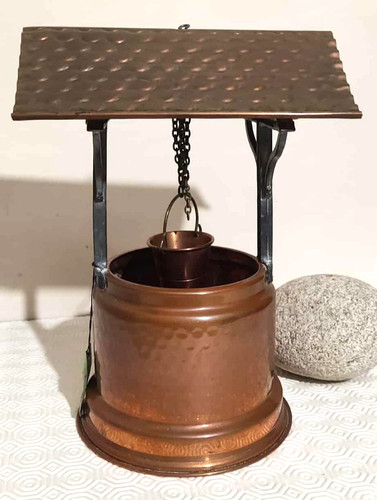 Puits ancien avec seau - puits,