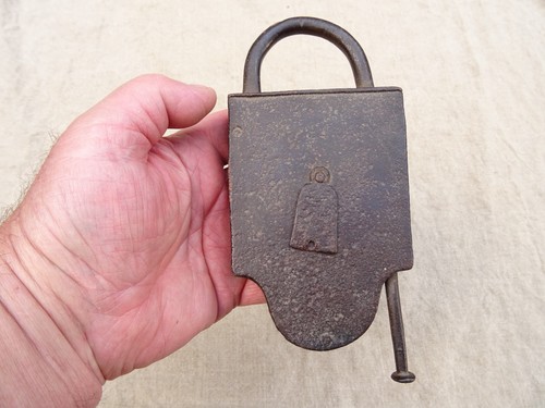 Ancien gros cadenas - fer, forgé