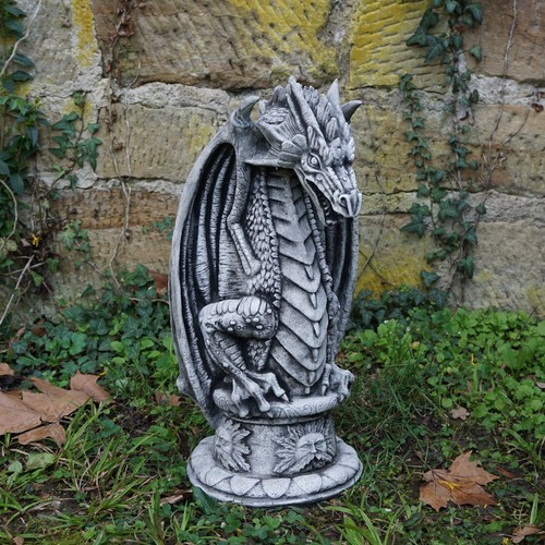 Alien sur socle dragon