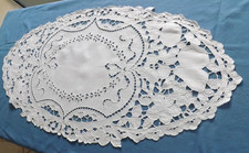 grand napperon brodé main ancien, 98.5 cm X 49 cm