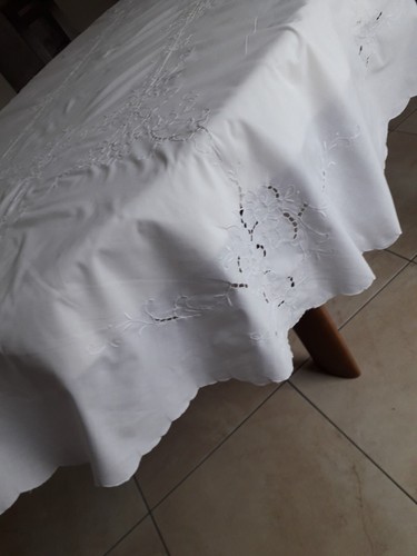 Nappe ovale ancienne brodée - , +
