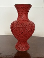 Ancien Vase Sculpté Chinois En Cannabre Rouge