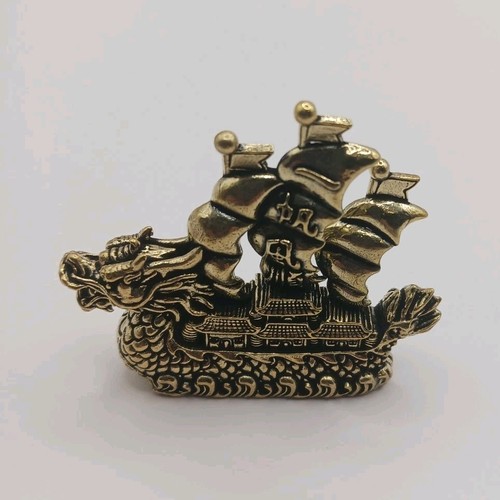 Figurine bateau dragon