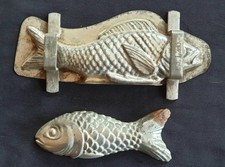 2 ANCIENS MOULES À CHOCOLAT