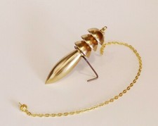 *° PENDULE EGYPTIEN A PILES