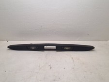 Cache avec lumière de plaque