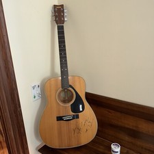 Yamaha FG 335 II Signed By Marty Haggard
