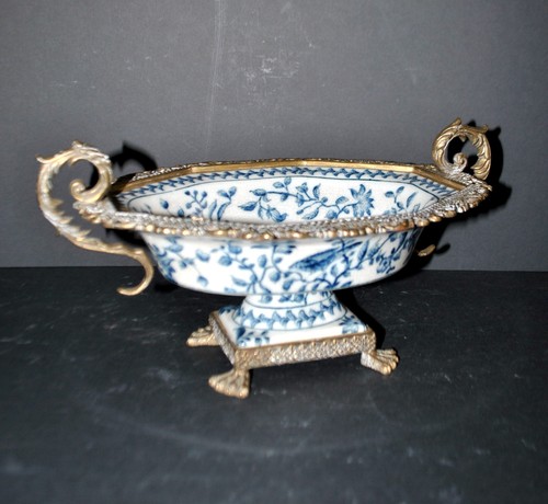 Coupe sur pied - , porcelaine
