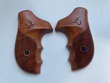 Checker on wood Target Grips