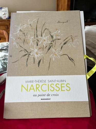 Livre broderie point - (coffret),