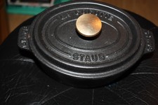 Cocotte  ovale en fonte STAUB