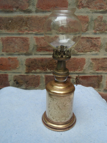 Ancienne lampe pétrole - à,