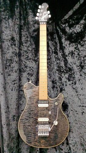 Music man guitare - [music,
