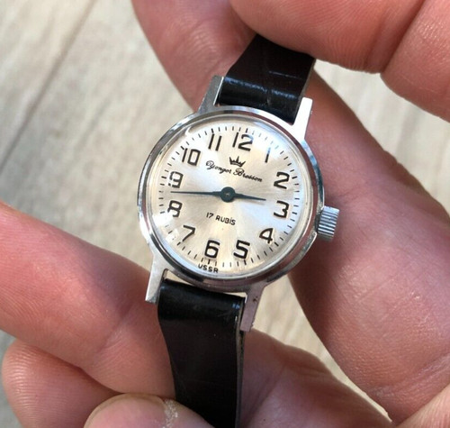 Ancienne montre femme yonger - ancienne,