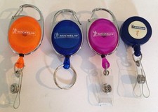 SUPERBE LOT DE 4 PORTE CLES - TIRES BADGES MICHELIN BIBENDUM @ DIFFERENTS RARE !