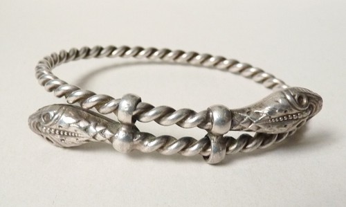 Ancien bracelet avec - têtes, de
