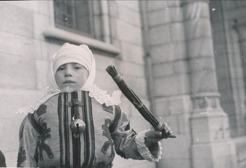 Binche 1950 enfant à la - enfant,