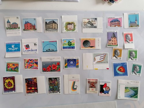Timbres différents neufs - timbres, neufs**