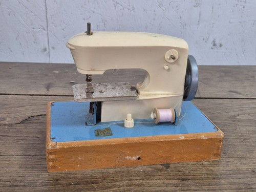 Jouet ancien machine - a, coudre