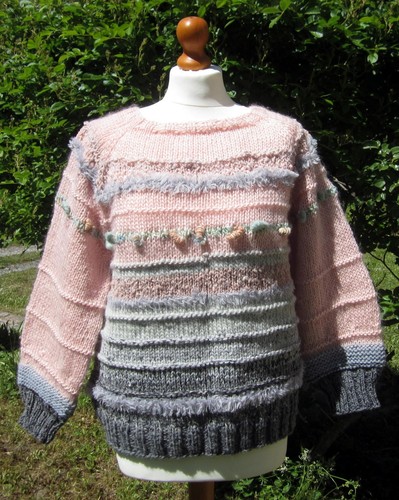 Pull tricoté main - , de