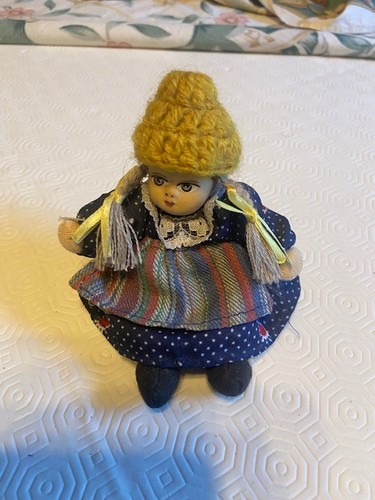 Mini poupée paysanne - , vintage