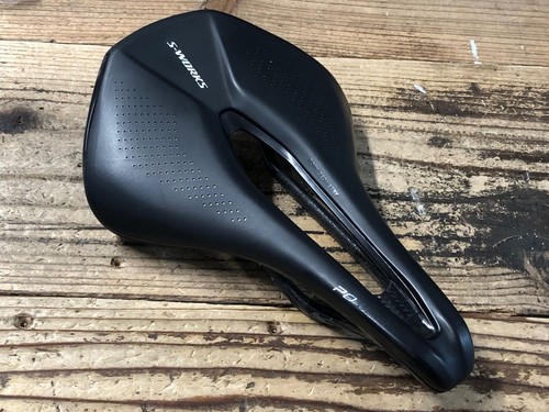 Selle carbone électrique
