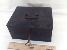 ancienne boite, coffre fort en acier  20 x 16 x 9 cm ( DD91)