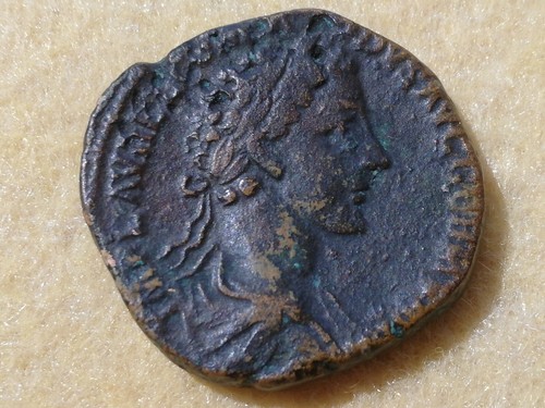 Convenient sestertius de - sestertius, "de