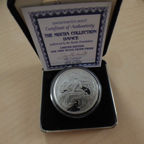 Round mucha collection - round,