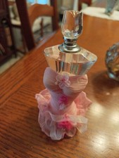 un flacon vide en verre