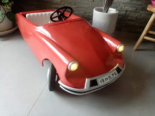 Voiture pédales - à,