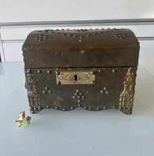 Grand coffre ancien en bois
