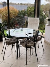 table ronde en verre et fer forge et ses 4 chaises en fer forge