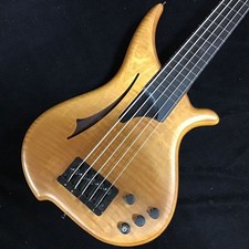 Guitare basse électrique Tune