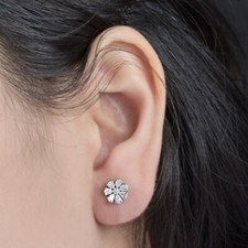 Unique Motif 0.80 CT Poire