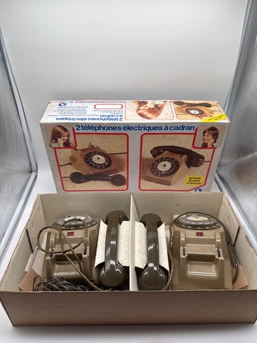 Lot téléphones jouets à - 2,