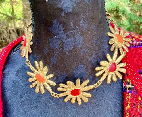 Collier doré signé - dorÉ, biche