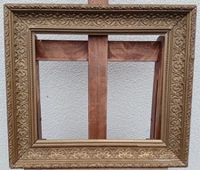 CADRE  EN BOIS SCULPTE DORE DU