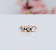 Bague en or rose ornée de 3 carrés de nacre  Or 750 Millième (18 CT) 1,35g