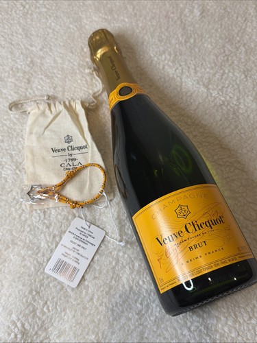 Veuve clicquot champagne charm - veuve,