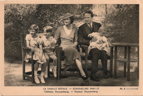 Carte postale la famille - /,