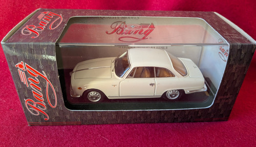 Bang alfa roméo 2000 - 1/43,