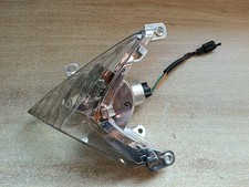 UN CLIGNOTANT AVANT GAUCHE