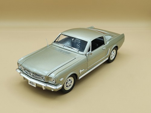 Ford mustang fastback - 1/18,