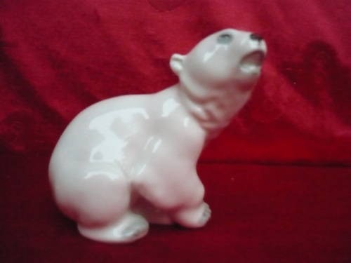 Belle figurine porcelaine - belle,