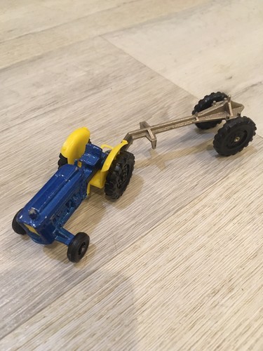 Ancien tracteur ford avec - ancien,