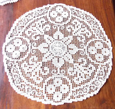 NAPPERON  FILET  BRODE MAIN