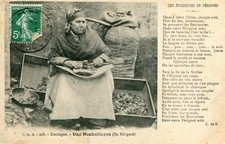 DORDOGNE Uno Nouhoillayro En Périgord Text on Enoiseuses Nuts Traditions